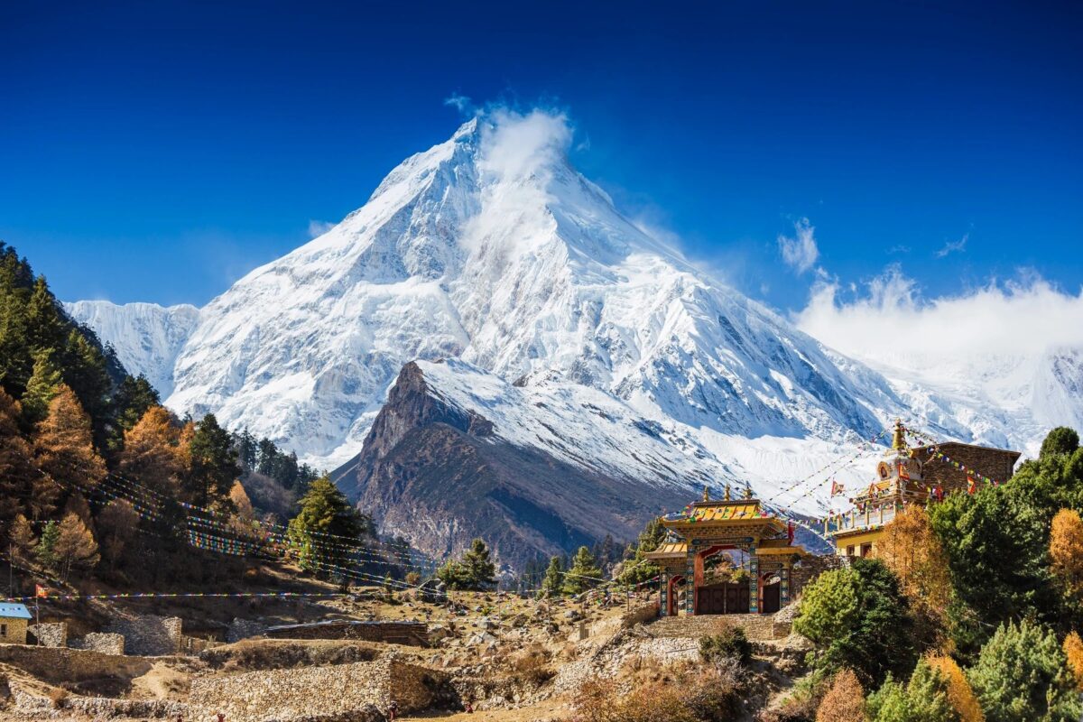 manasalu trek in nepal